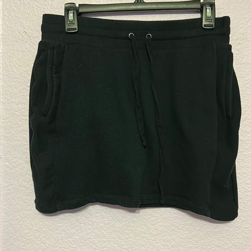 Jones New York black skort